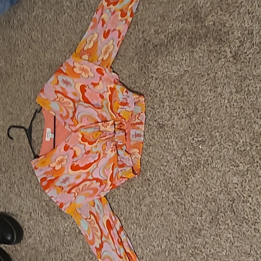 Groovy flower top